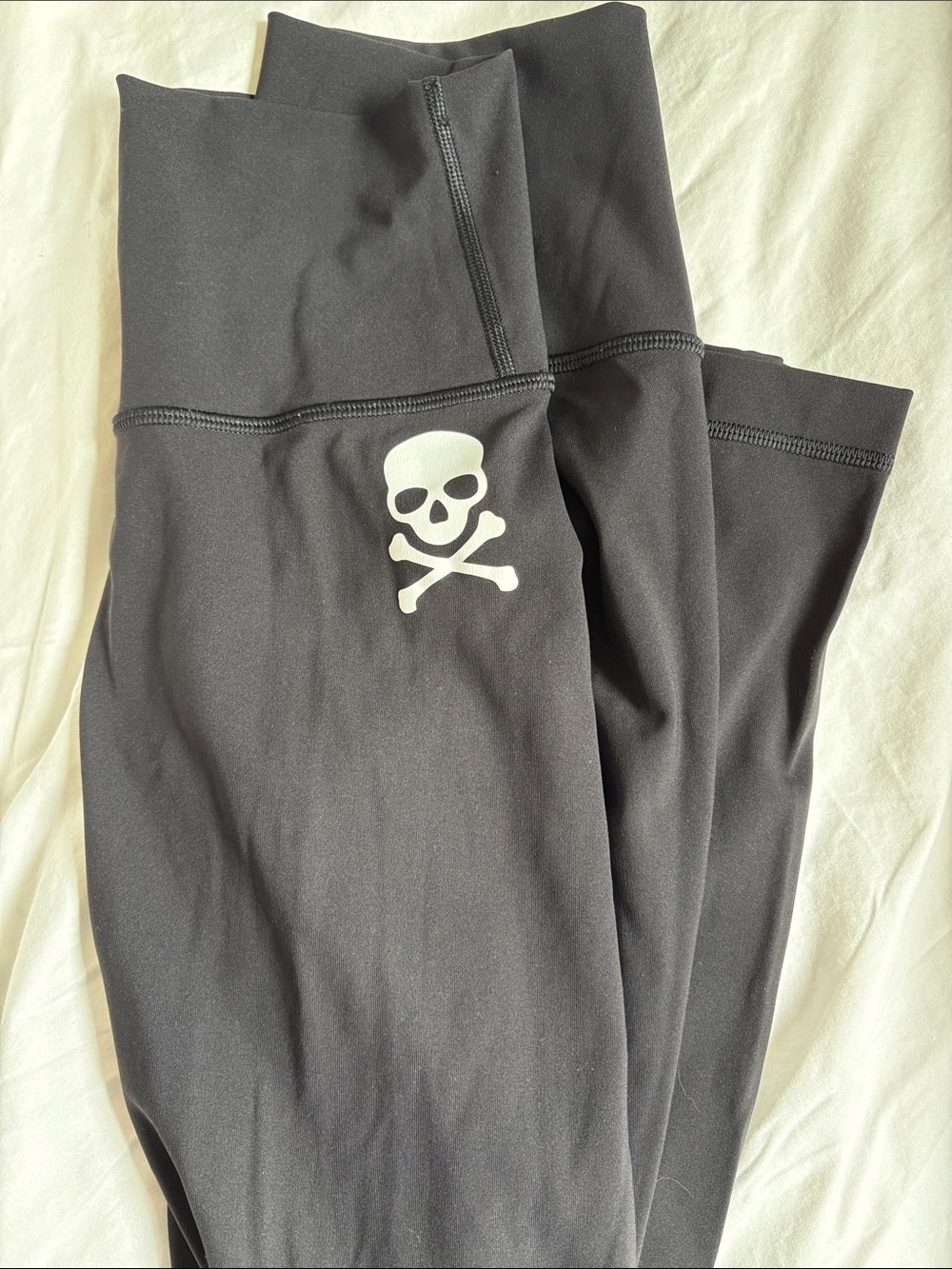 Soulcycle x Lululemon 7/8 Leggings with White Skull Graphic